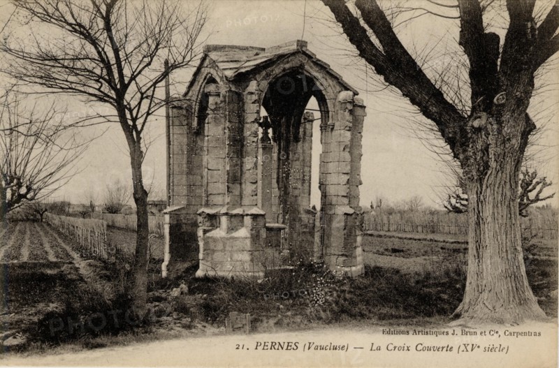 PERNES-LES-FONTAINES