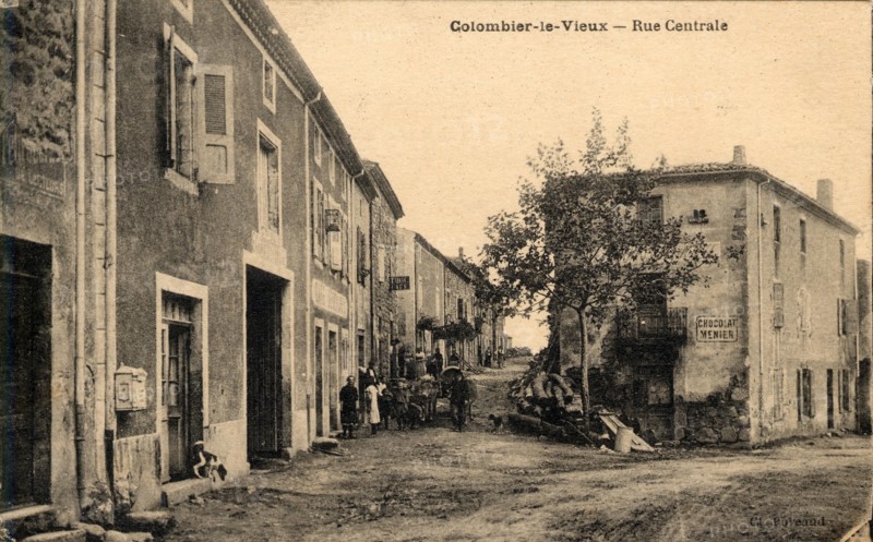 COLOMBIER-LE-VIEUX. Département : Ardèche (07). Région : Auvergne-Rhône-Alpes (anciennement Rhônes-Alpes)