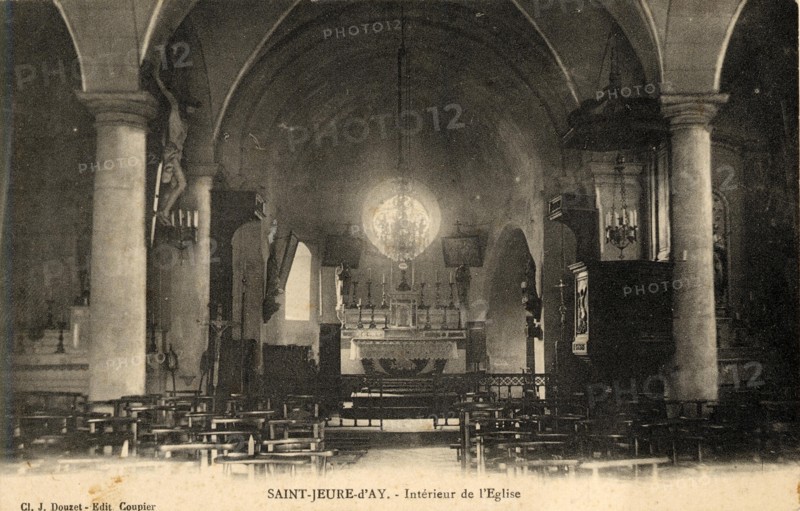 SAINT-JEURE-D'AY. Intérieur de l'église.
Département : Ardèche (07). Région : Auvergne-Rhône-Alpes (anciennement Rhônes-Alpes)