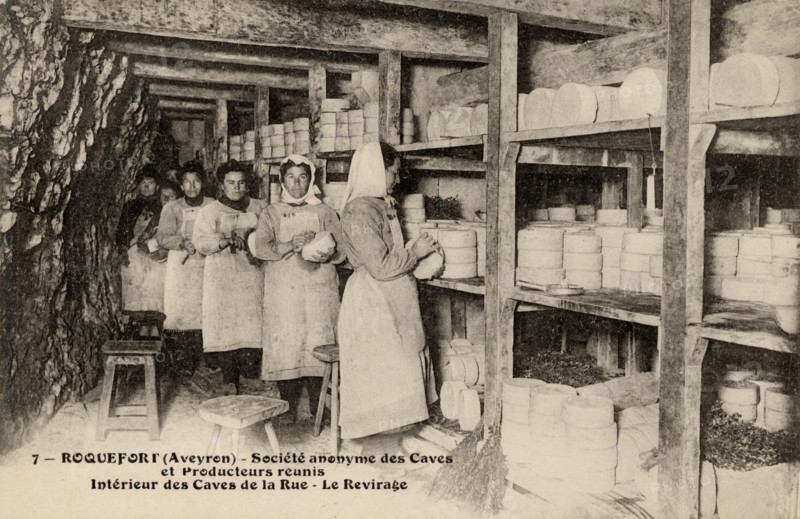 Roquefort-sur-Soulzon. Les caves à fromages.