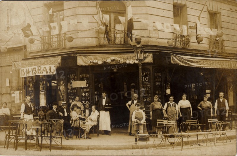 Paris, Café à l'angle du Boulevard de Ménilmontant et de la Rue des Bluets