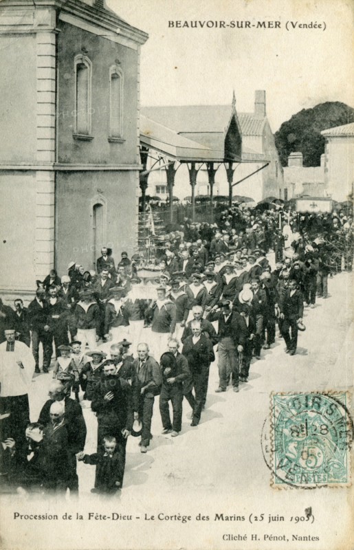 Beauvoir-sur-Mer, religious procession