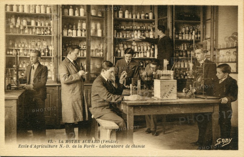 La Mothe-Achard, School of Agriculture, chemistry laboratory
