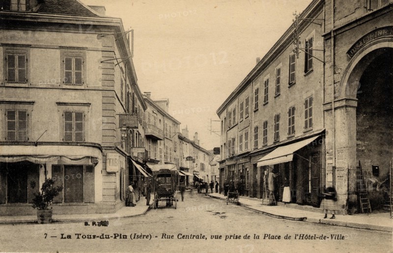 TOUR-DU-PIN