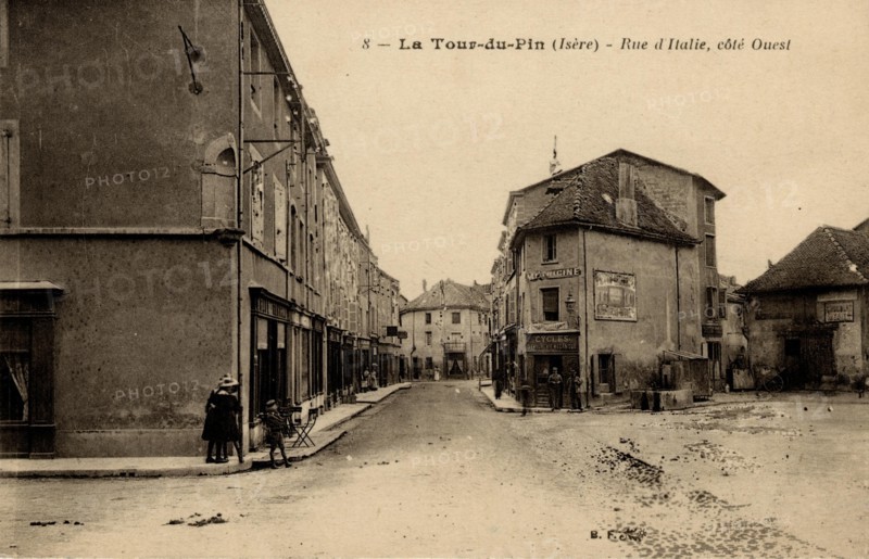 TOUR-DU-PIN