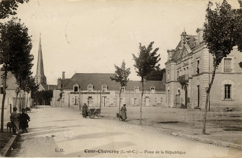 Cour-Cheverny