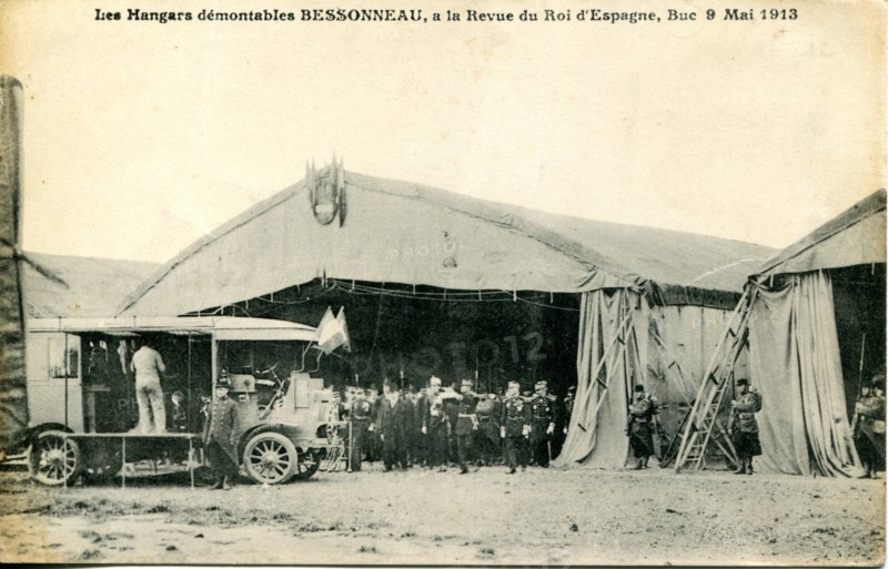 Buc, les hangars démontables Bessonneau, à la Revue du roi d'Espagne le 9 mai 1913