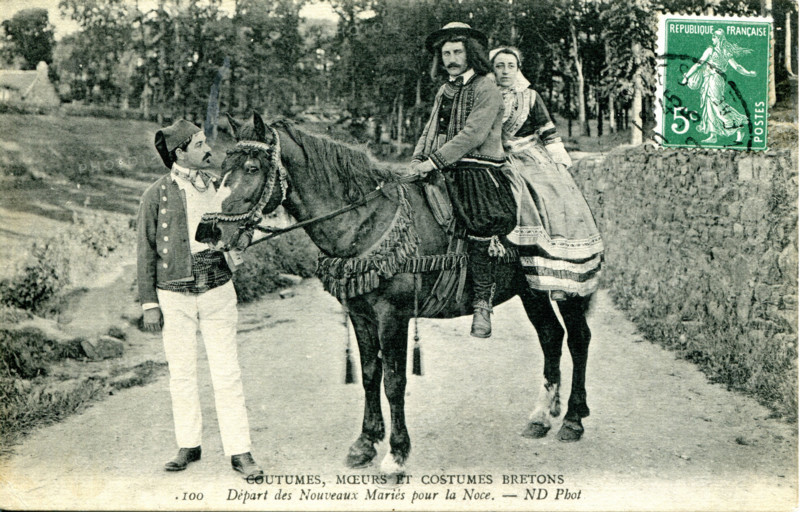 Newlyweds set off for the wedding in Brittany