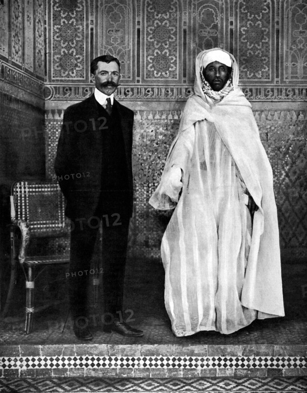 A Marrakech, le consul de France, M. Maigret, chez le Caïd El Hadj Thami Glaoui, 1912