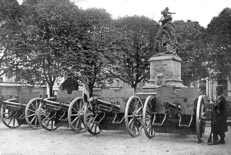 Première Guerre Mondiale. Exposition des armes prises à l'Allemagne