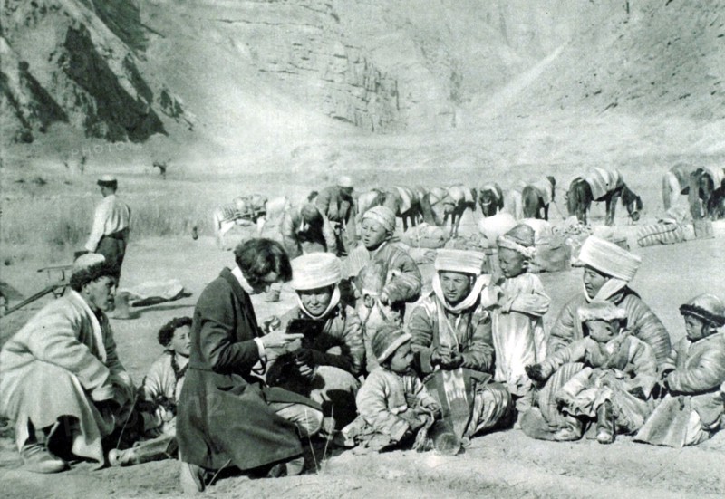 Between Indies and Chinese Turkestan