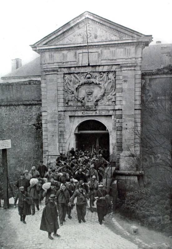 Convicts leaving for Guiana (1926)