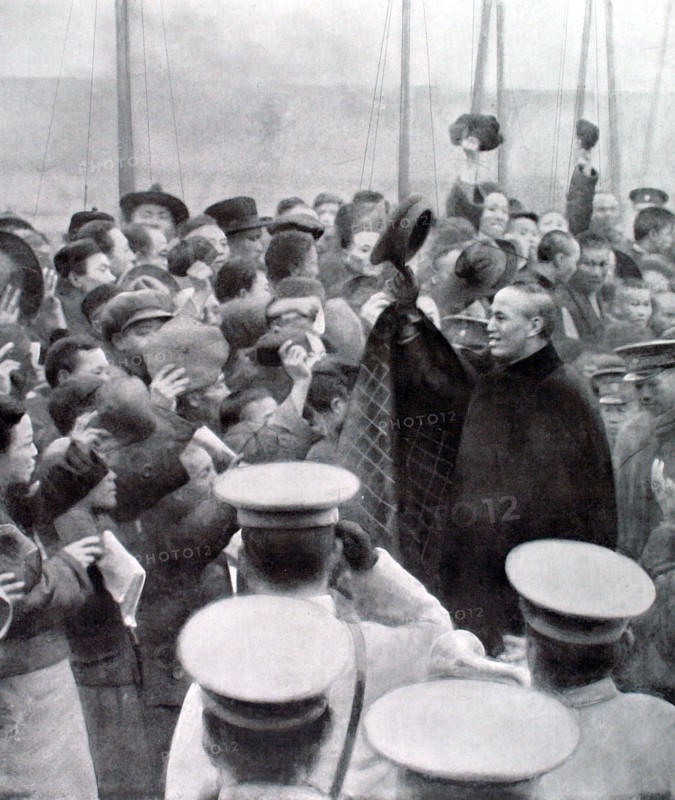 General Chang Kai Chek entering Hankeou, January 1927