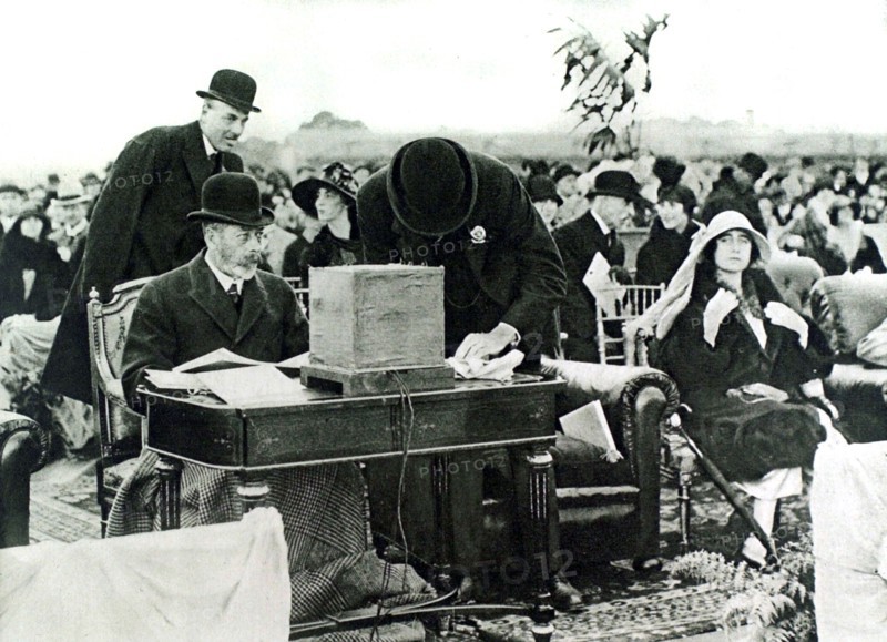 Manoeuvres of the Royal Air Force in Hendon (Middlesex), 1925