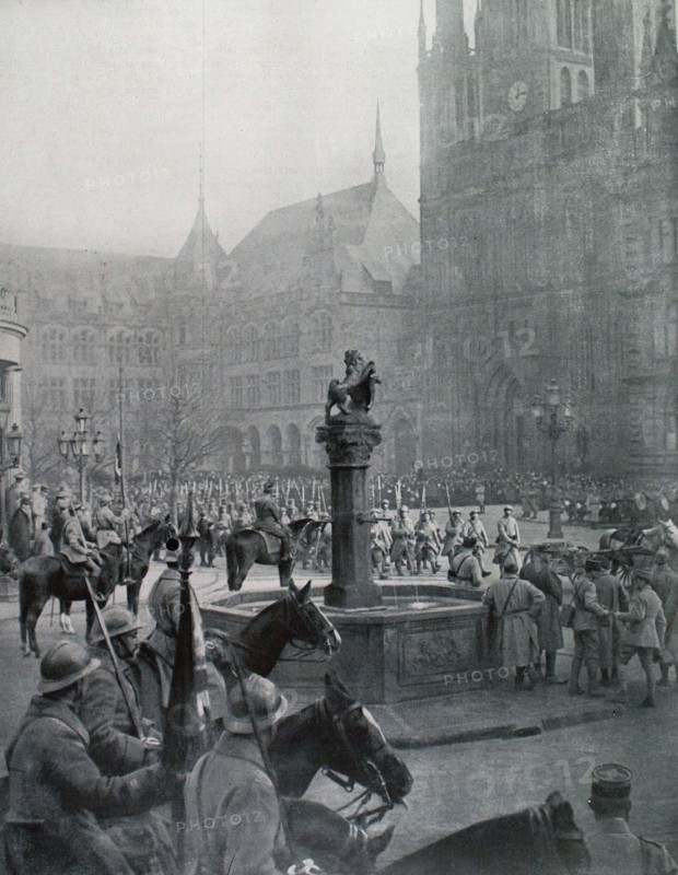 Première Guerre Mondiale. Les troupes françaises du 33ème corps défilent devant le général Lecomte à Wiesbaden (15/12/1918)