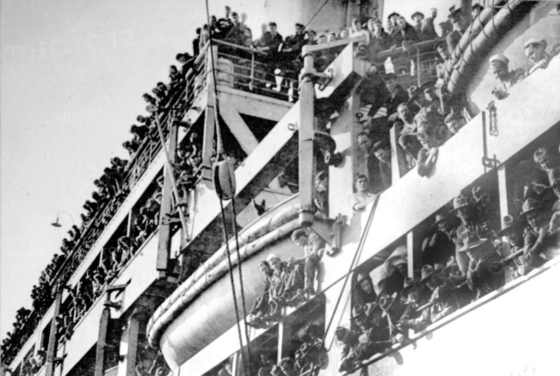 World War I. American troops on the gigantic liner  "Vaterland", taken from the Germans and renamed  "Leviathan" (1918)