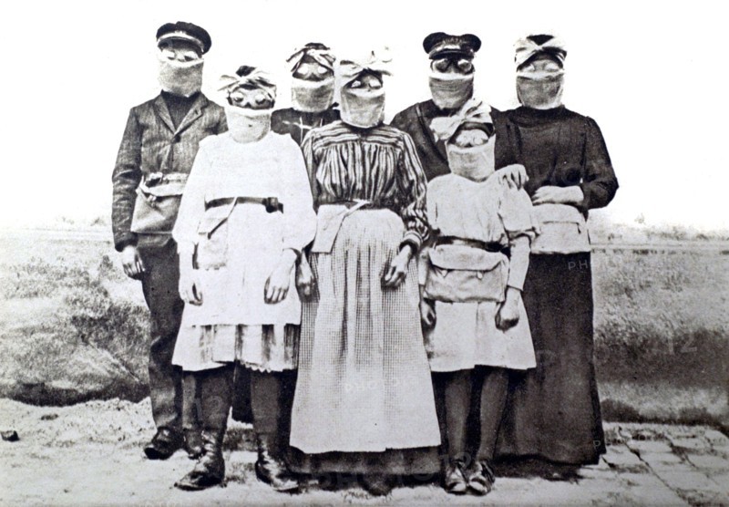 World War I. In Rheims, a family wearing gas masks (1916)
