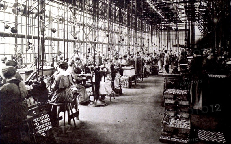 Première Guerre Mondiale. Fabrication de munitions chez Krupp (Allemagne, Essen)