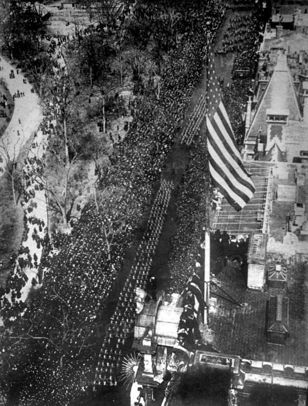 Triumphal return of American troops in New York after World War I (1919)