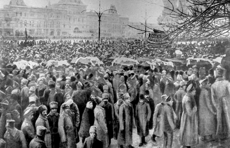 Russian Revolution. In Moscow, burial of bolsheviks killed in the course of the revolutionary days