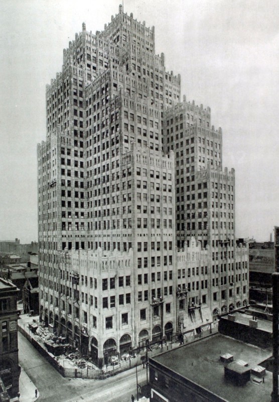 Saint Louis: the Southwestern Bell Telephone Company building (1927)