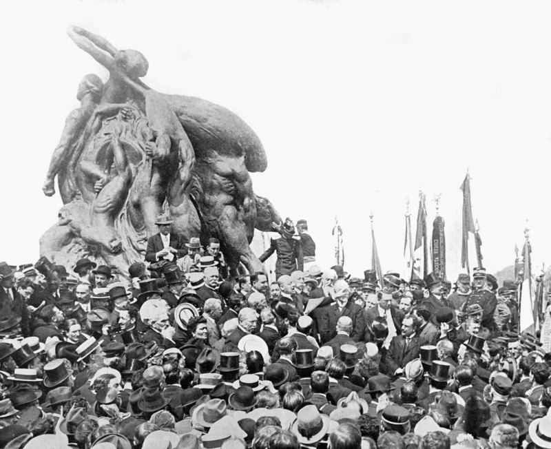 En Italie, à Quarto, inauguration du momument à la gloire des "Mille"