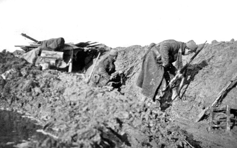 In the mud of the northern trenches (1915)