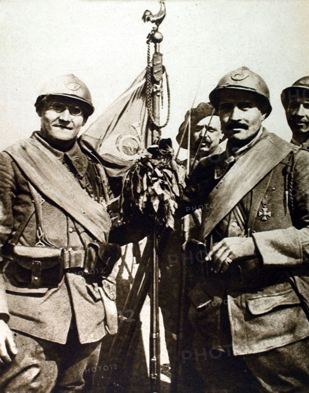 Soldiers decorated with the fourragère, 1916
