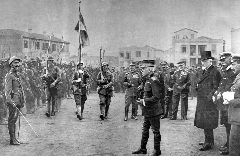Presentation of the flag to Greek troops in Thessalonika