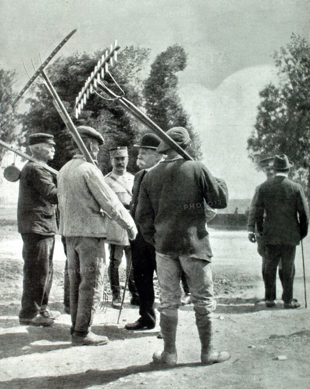 French President Clemenceau talking with farmers, 1918