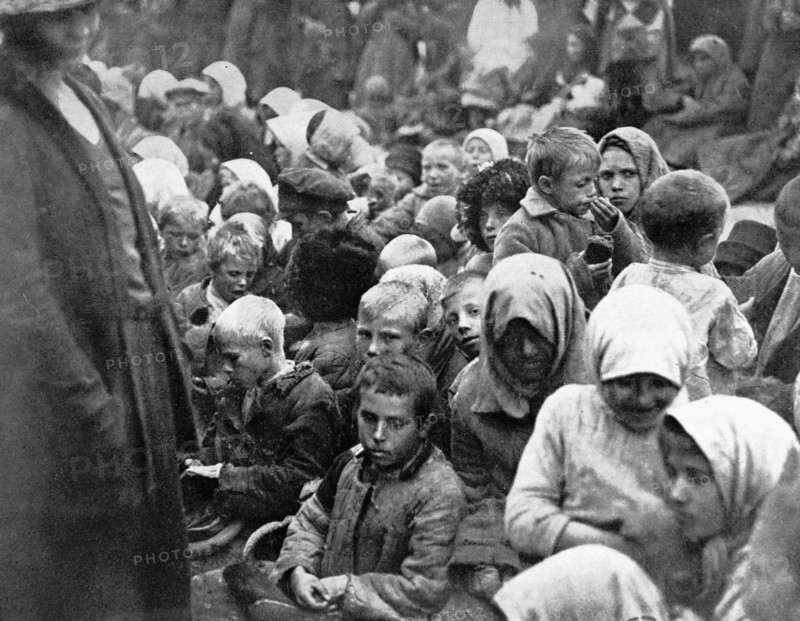 Famine in Stavropol, on the banks of the Volga (1921)