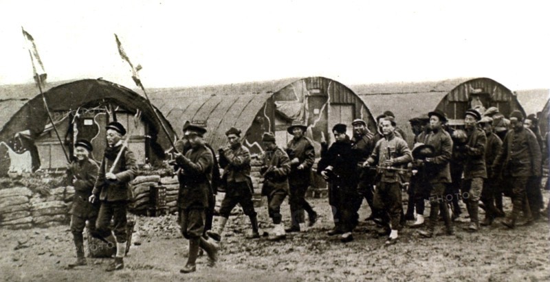 Première Guerre Mondiale. Sur le front canadien, des travailleurs chinois fêtent leur année nouvelle (11 février 1918)