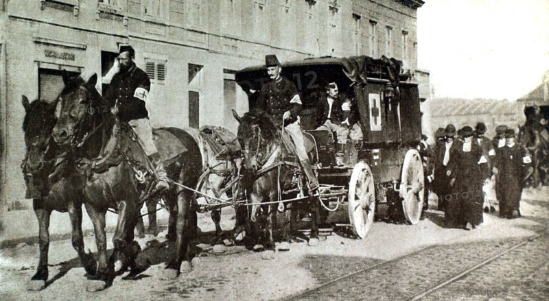 World War I. A convoy of wounded soldiers on the road between Tirlemont and Louvain (1914)