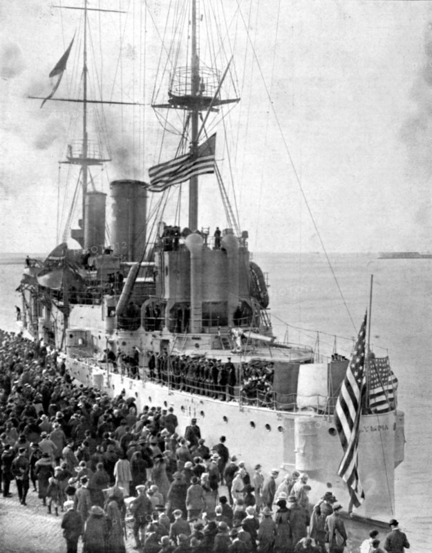 The cruiser "Olympia", carrying the body of an unknown American soldier, killed on a French battlefield during World War I, casting off from Le Havre (1921)