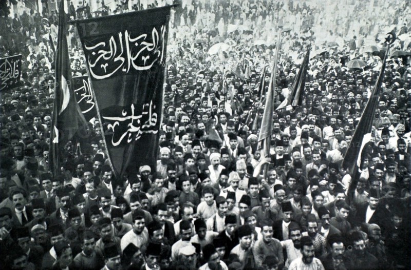 Guerre des Balkans. La population de Beyrouth manifestant en faveur de la guerre (1912)