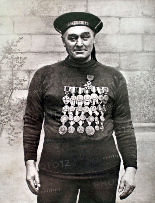 Achille Delannoy, head of the Calais lifeboat station, awarded the Legion of Honor (1913)