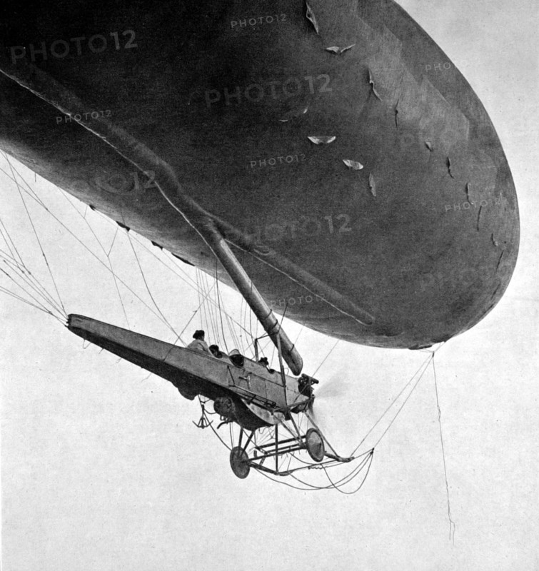 Première Guerre Mondiale. Dirigeable vedette de la marine partant en reconnaissance (1917)