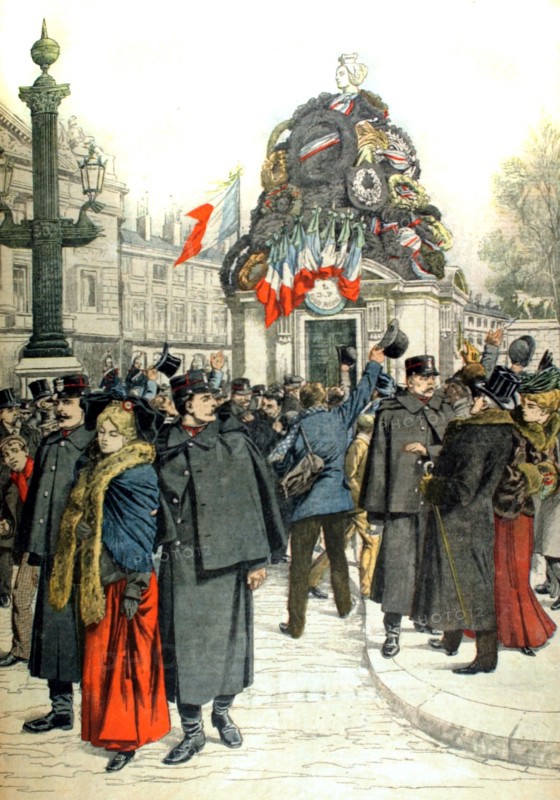 A Paris, manifestation sur la place de la Concorde autour de la statue de Strasbourg du 7-2-1904