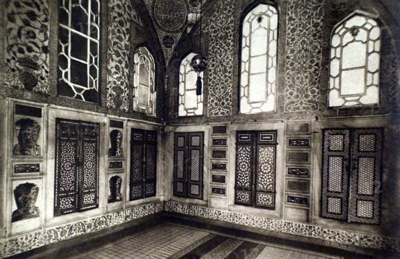 The palace of the Sultans in Constantinople (1930)