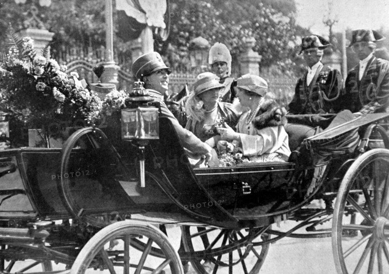Les souverains d'Italie reçus à Madrid par les souverains d'Espagne (1924)
