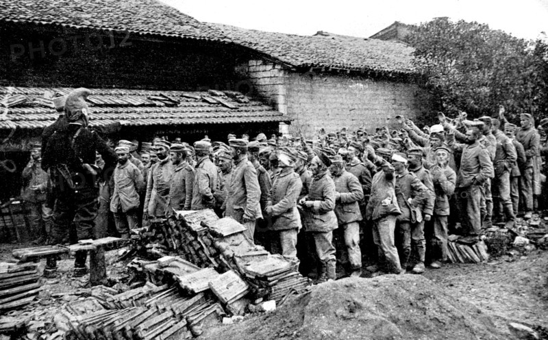 World War I. A group of German prisoners in Champagne (1915)