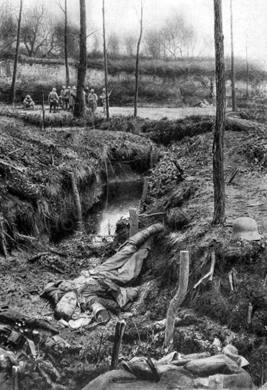 French troops taking back land from the German army