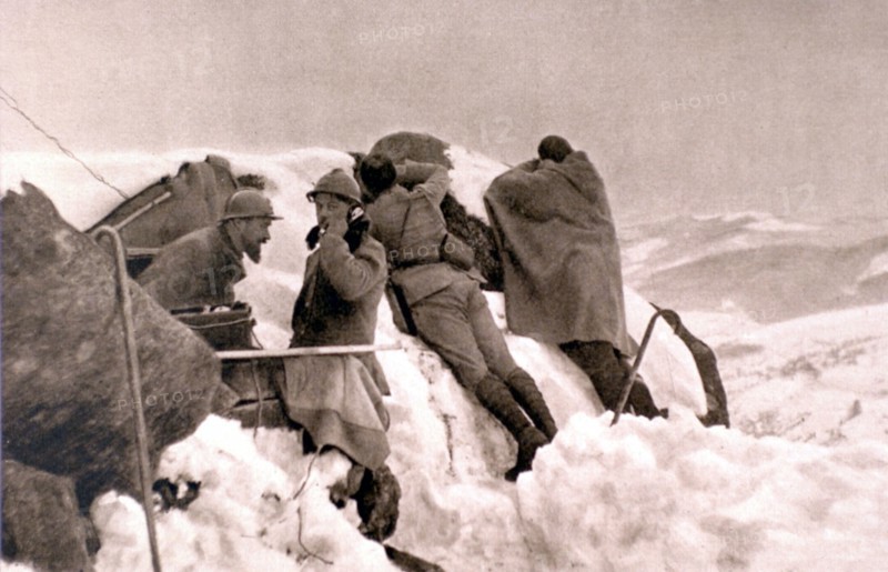 World War I. Look-out post in the Vosges during a shooting adjustment (1917)
