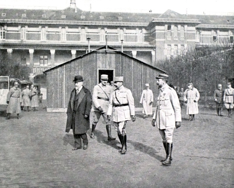 World War I. Raymond Poincaré, president of the French Republic, visiting army headquarters (1917 )
