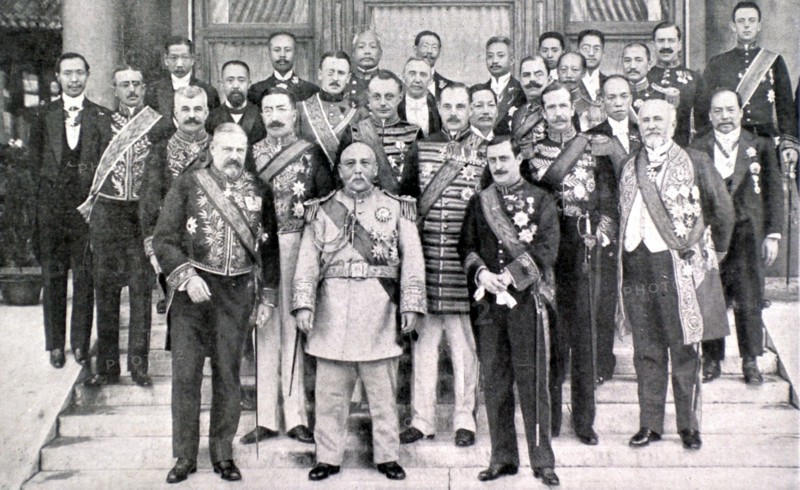 President Yuan-Chi-Kai, surrounded by members of the diplomatic corps, in Peking (1913)