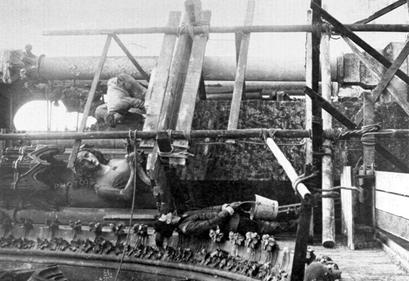 World War I. Preservation work on the cathedral of Rheims (1918)