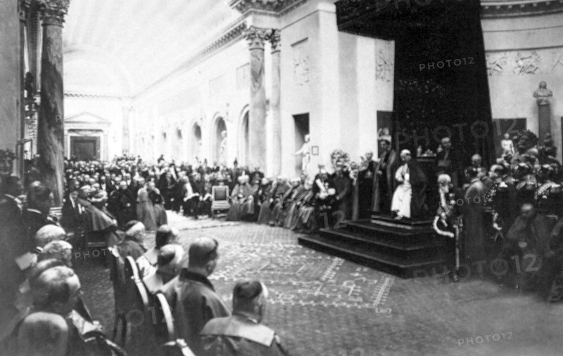 In Rome,  Pope Pius XI inaugurating the missionary exhibition organized on the occasion of the holy year (1925)