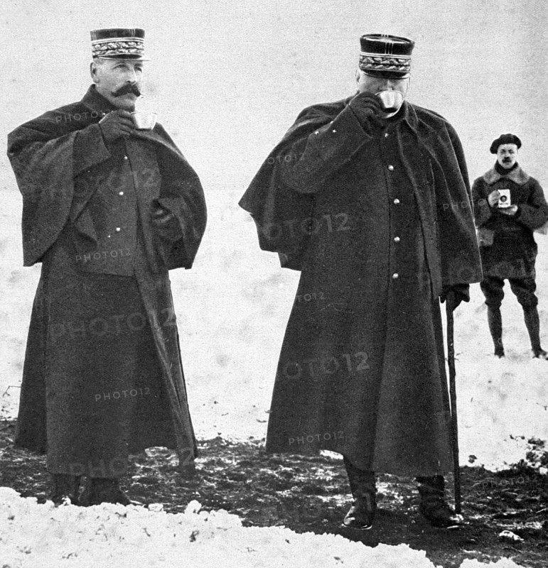 World War I. Generals Joffre and Dubail sipping coffee with mountain infantrymen in the course of a tour along the new border of Alsace (1915)