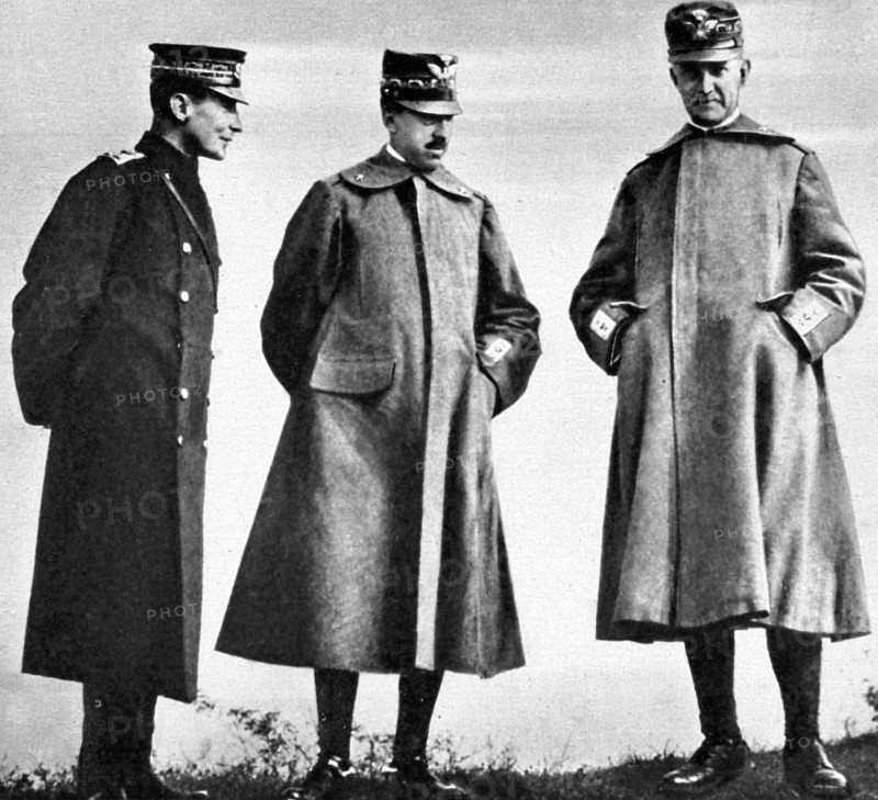 World War I. The Duke of Abruzzi witnessing the bombardment of the town of Gorizia, in the company of the Count of Turin and the Duke of Aosta (1915)