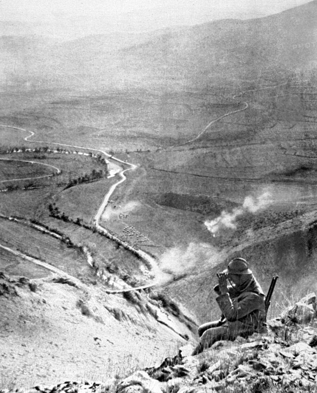 World War I. Reconnaissance in the gorges of the Rajec. An infantry sergeant observing the Prilep road from the  Drenovo Pass (1915)